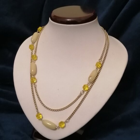 Vintage, Made in Canada, Sarah Coventry Necklace - Picture 2 of 6